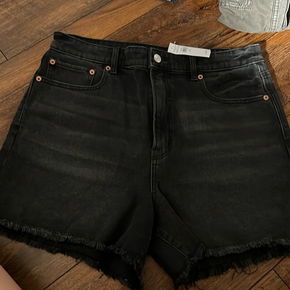 Highest rise 90’s boyfriend shorts